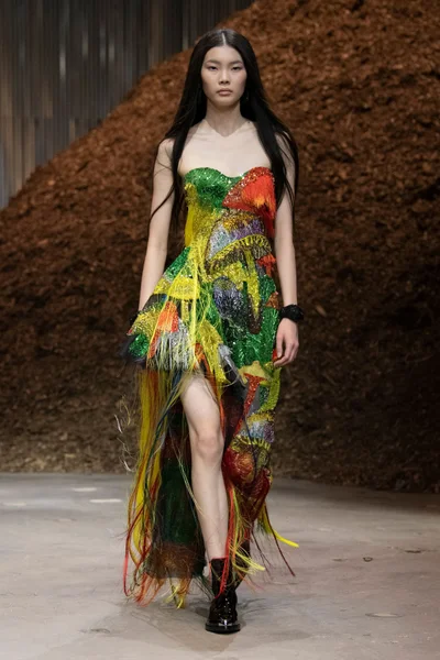 Look 25